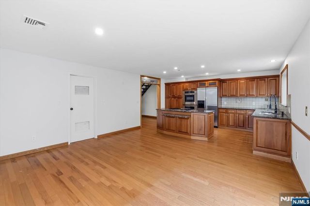 9B Cove Lane, North Bergen, NJ 07047