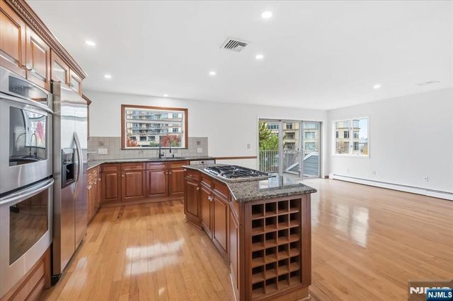 9B Cove Lane, North Bergen, NJ 07047