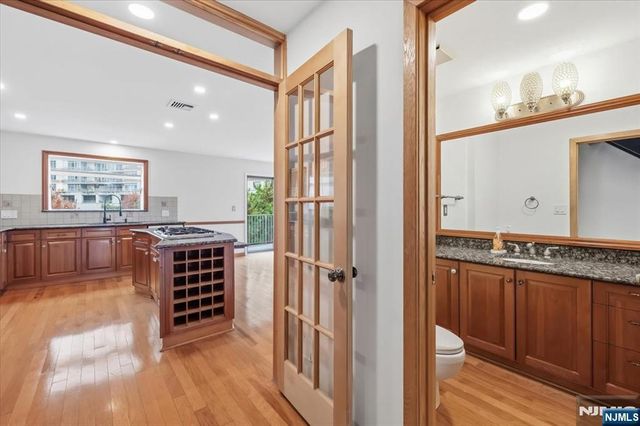 9B Cove Lane, North Bergen, NJ 07047