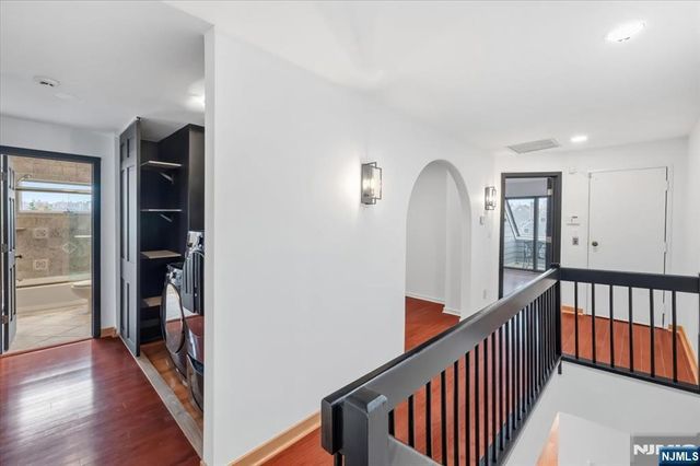 9B Cove Lane, North Bergen, NJ 07047