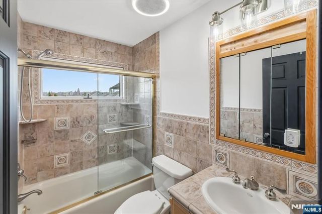 9B Cove Lane, North Bergen, NJ 07047