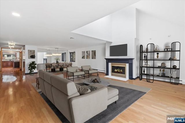 9B Cove Lane, North Bergen, NJ 07047