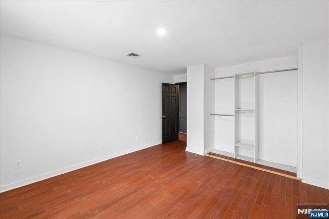 9B Cove Lane, North Bergen, NJ 07047