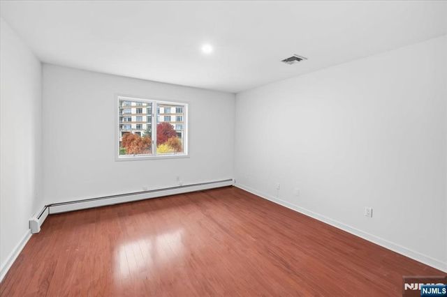 9B Cove Lane, North Bergen, NJ 07047