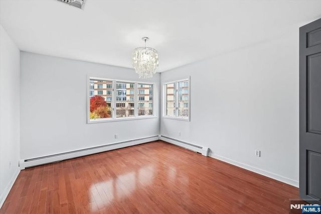 9B Cove Lane, North Bergen, NJ 07047