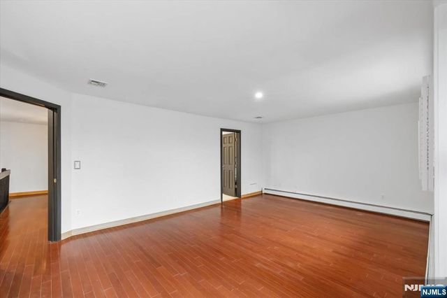 9B Cove Lane, North Bergen, NJ 07047