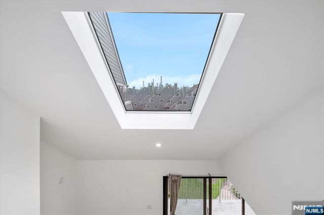 9B Cove Lane, North Bergen, NJ 07047