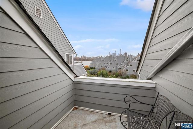 9B Cove Lane, North Bergen, NJ 07047