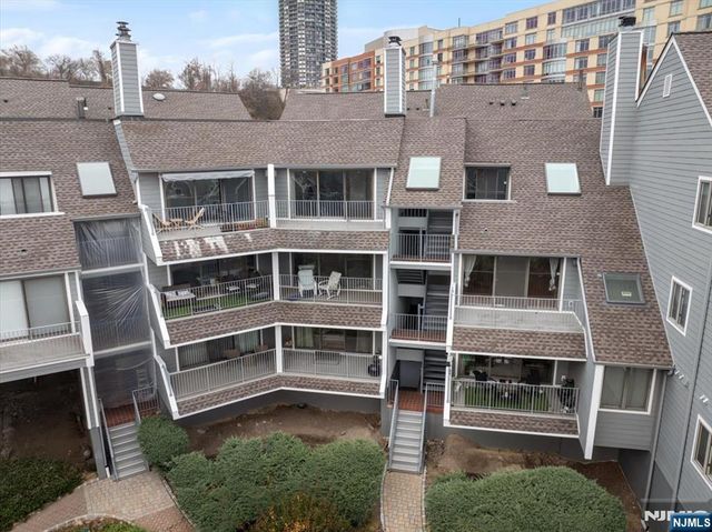 9B Cove Lane, North Bergen, NJ 07047