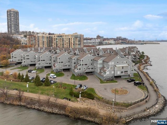 9B Cove Lane, North Bergen, NJ 07047