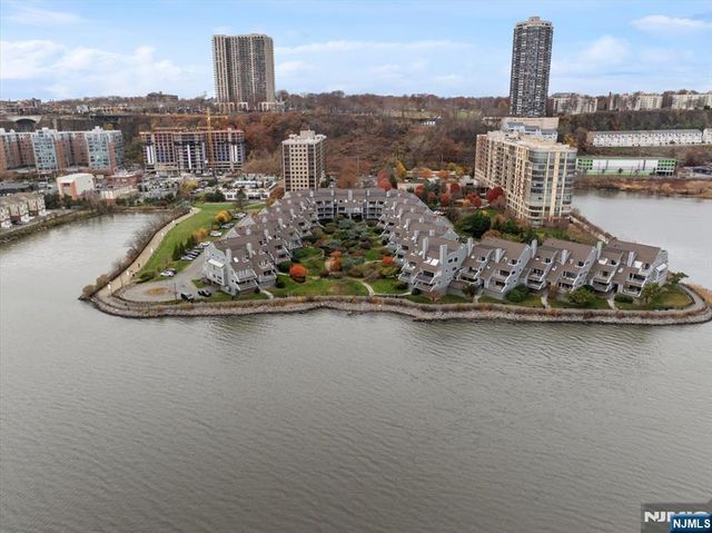 9B Cove Lane, North Bergen, NJ 07047