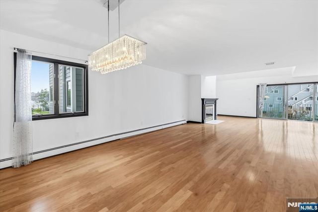 9B Cove Lane, North Bergen, NJ 07047