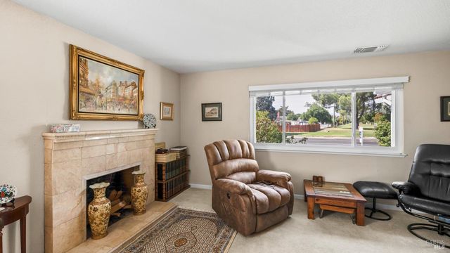 442 Yellowstone Dr, Vacaville, CA 95687
