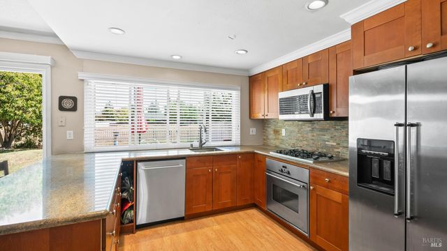 442 Yellowstone Dr, Vacaville, CA 95687