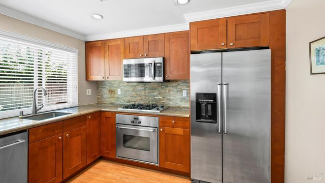 442 Yellowstone Dr, Vacaville, CA 95687