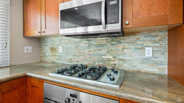 442 Yellowstone Dr, Vacaville, CA 95687