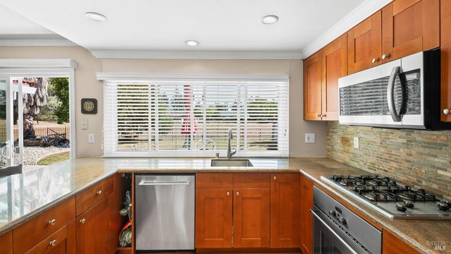 442 Yellowstone Dr, Vacaville, CA 95687