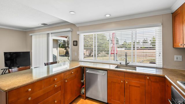 442 Yellowstone Dr, Vacaville, CA 95687