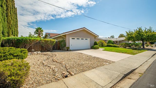 442 Yellowstone Dr, Vacaville, CA 95687