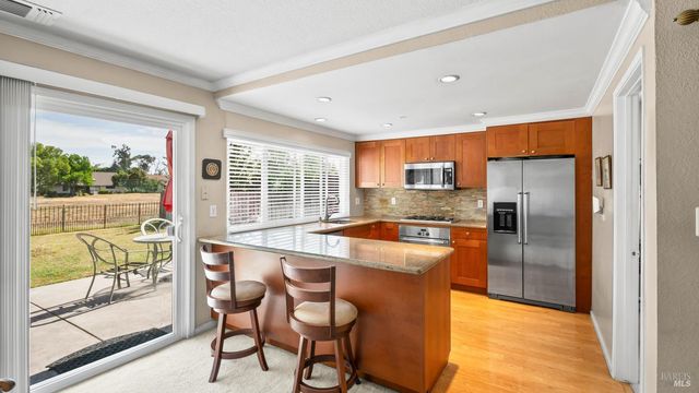 442 Yellowstone Dr, Vacaville, CA 95687