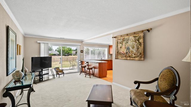 442 Yellowstone Dr, Vacaville, CA 95687