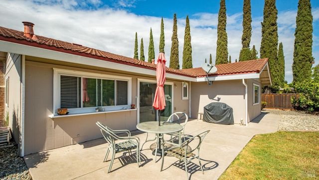 442 Yellowstone Dr, Vacaville, CA 95687