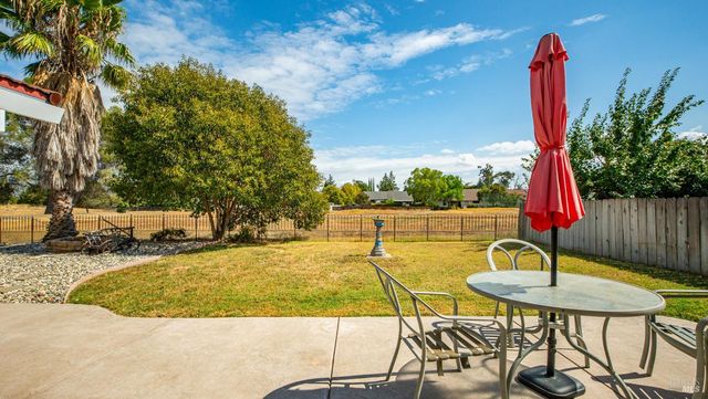 442 Yellowstone Dr, Vacaville, CA 95687