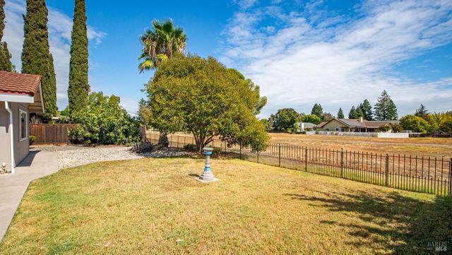 442 Yellowstone Dr, Vacaville, CA 95687