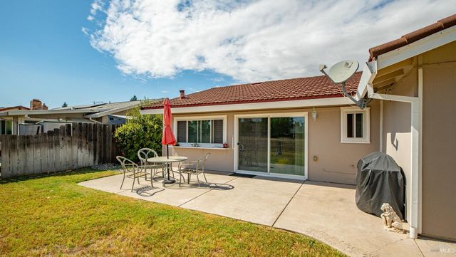 442 Yellowstone Dr, Vacaville, CA 95687