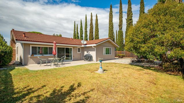 442 Yellowstone Dr, Vacaville, CA 95687