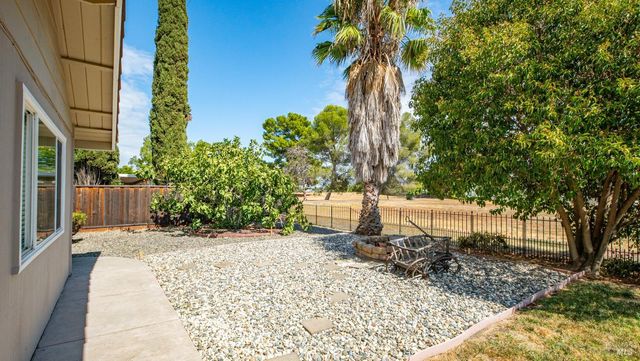 442 Yellowstone Dr, Vacaville, CA 95687