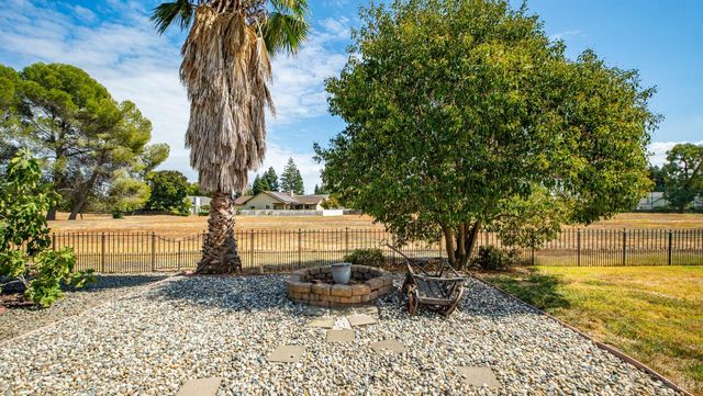 442 Yellowstone Dr, Vacaville, CA 95687