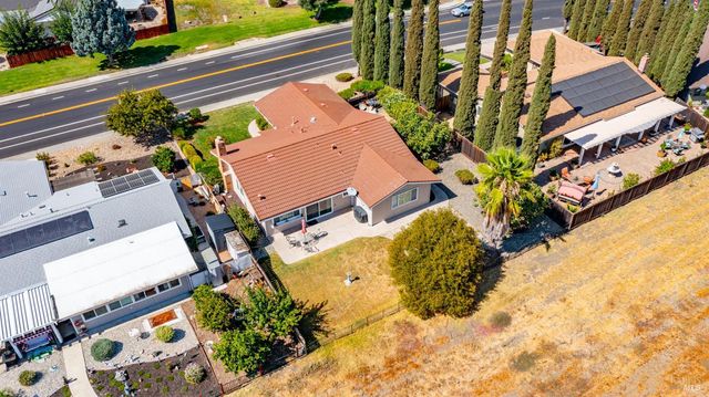 442 Yellowstone Dr, Vacaville, CA 95687