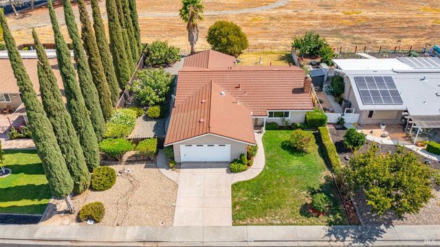 442 Yellowstone Dr, Vacaville, CA 95687