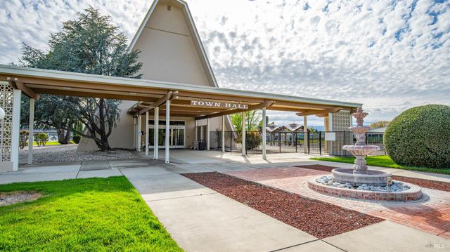 442 Yellowstone Dr, Vacaville, CA 95687