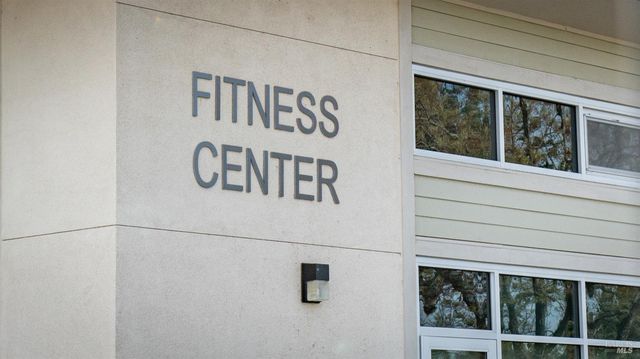 442 Yellowstone Dr, Vacaville, CA 95687