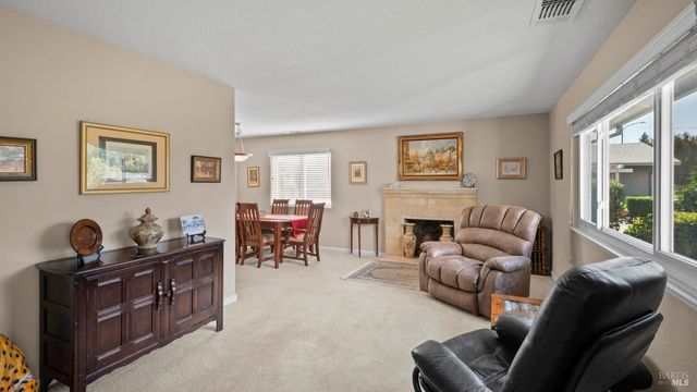 442 Yellowstone Dr, Vacaville, CA 95687