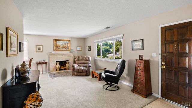 442 Yellowstone Dr, Vacaville, CA 95687