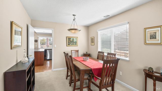 442 Yellowstone Dr, Vacaville, CA 95687