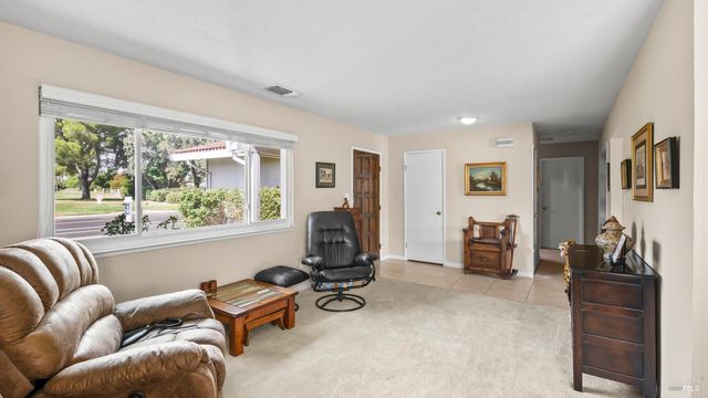 442 Yellowstone Dr, Vacaville, CA 95687