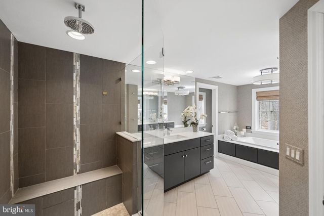 596 TANGLEWOOD LN, Devon, PA 19333