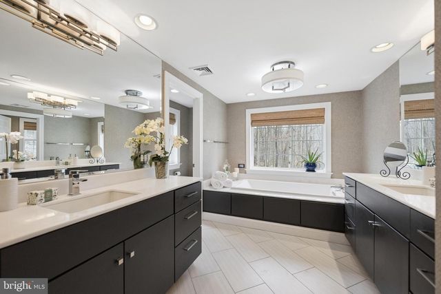 596 TANGLEWOOD LN, Devon, PA 19333