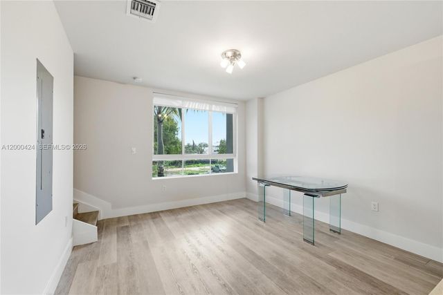 2505 NE 193rd St 4215, Miami, FL 33180