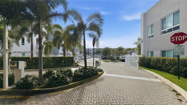 2505 NE 193rd St 4215, Miami, FL 33180