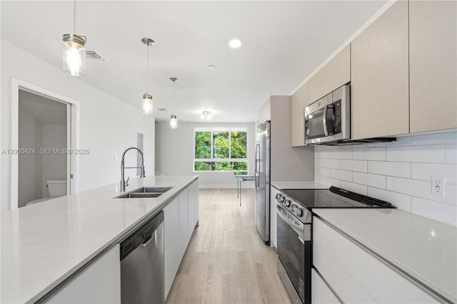 2505 NE 193rd St 4215, Miami, FL 33180