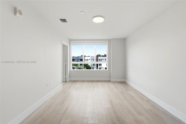 2505 NE 193rd St 4215, Miami, FL 33180