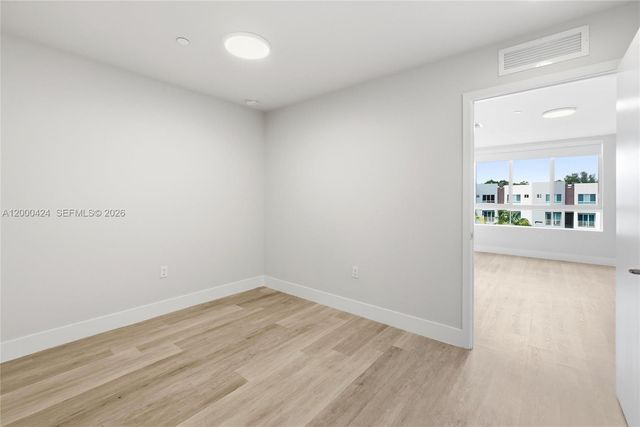 2505 NE 193rd St 4215, Miami, FL 33180