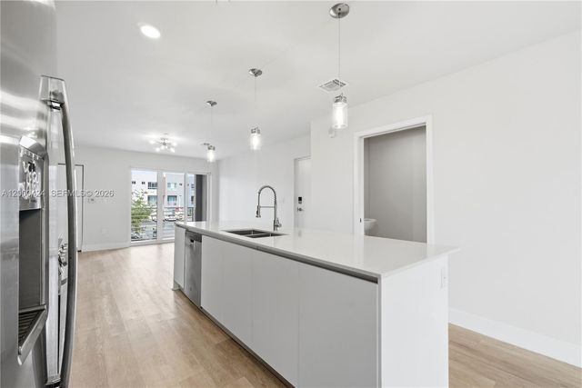 2505 NE 193rd St 4215, Miami, FL 33180