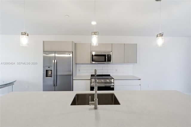 2505 NE 193rd St 4215, Miami, FL 33180