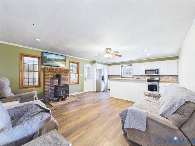 3370 Stage Coach Rd, Farmville, VA 23901